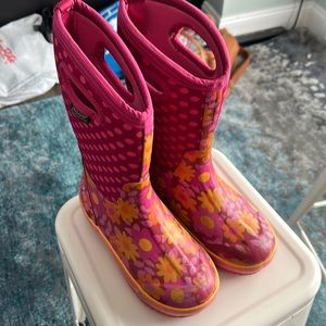 Girls Bogs youth size 4 my daughter is so sad they don’t fit her anymore!